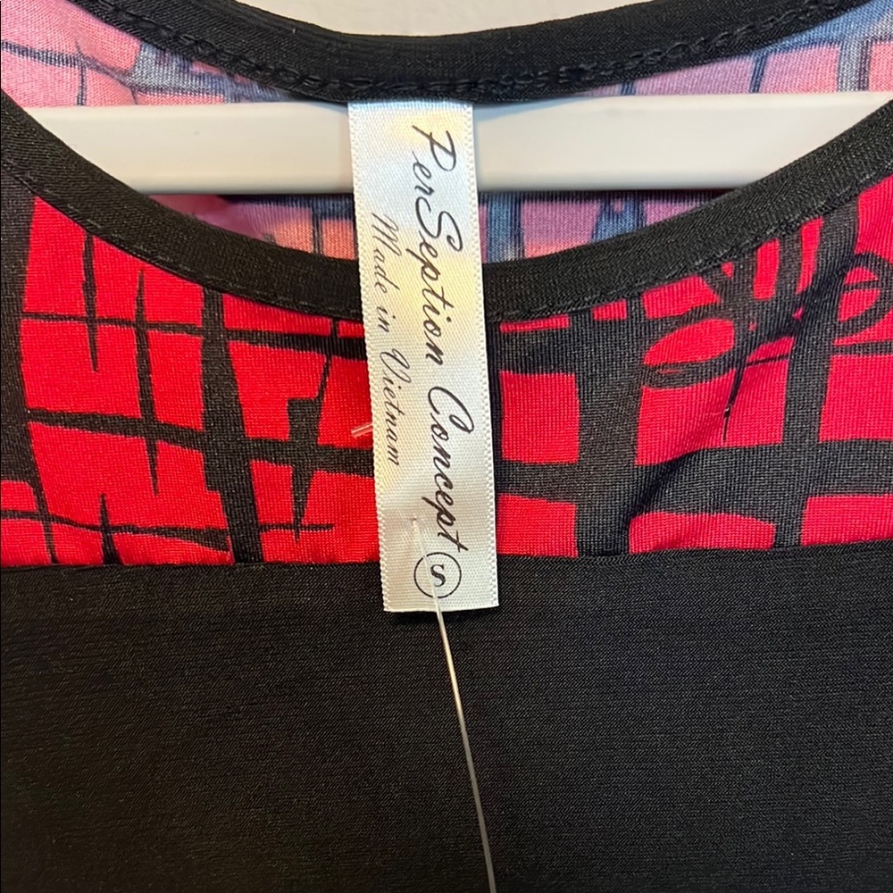 PerSeption Concept Black and Red Graphic Fitted Short Sleeve Crew Neck Shirt New - Picture 2 of 6